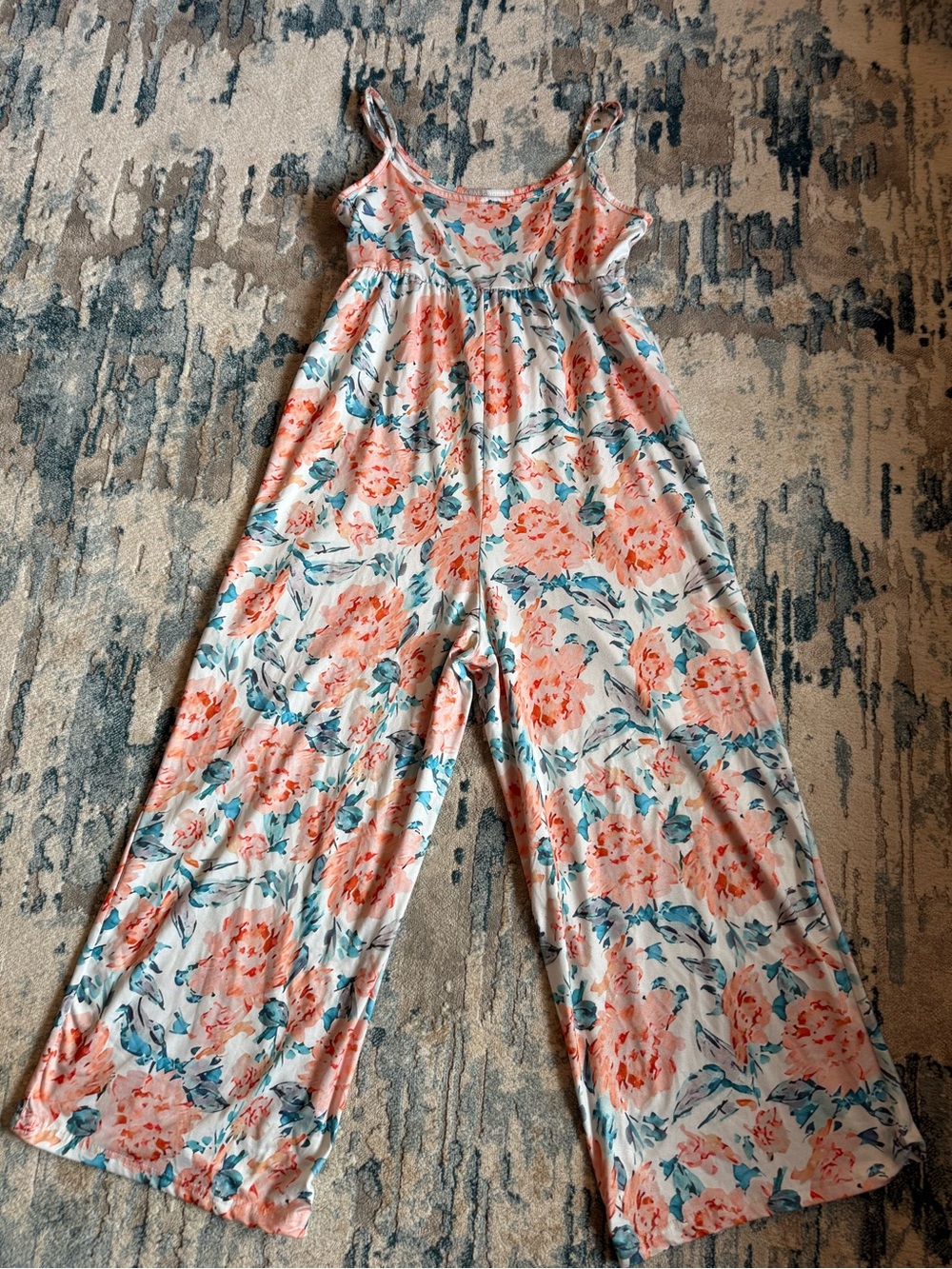 Women’s floral jumper. Super cute and so soft